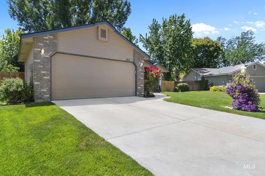 187 W Chrisfield Dr, Meridian, ID 83646 - #2