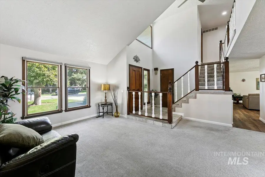 385 W Charlwood Ct, Boise, ID 83706 - #3
