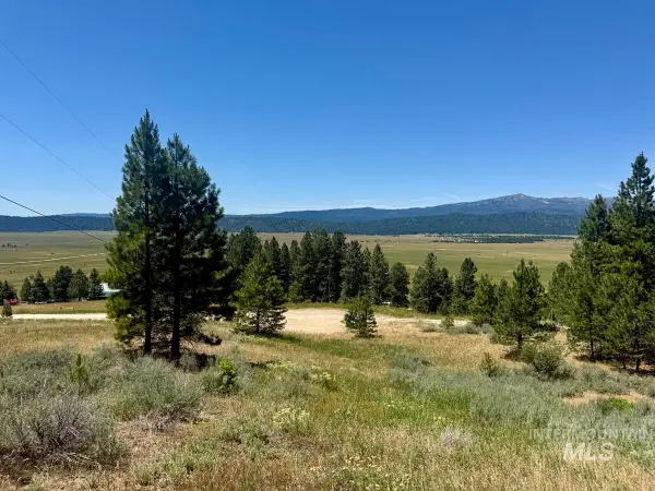 10108 Howling Wolf Court, Cascade, ID 83611