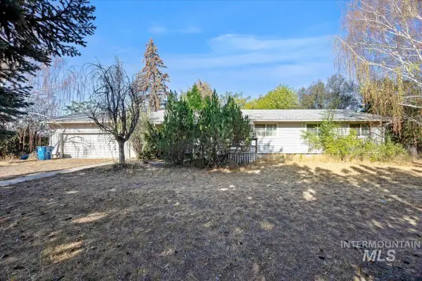 100 Park St., Hazelton, ID 83335