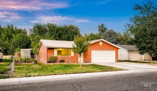 848 W Kinghorn Dr, Nampa, ID 83651