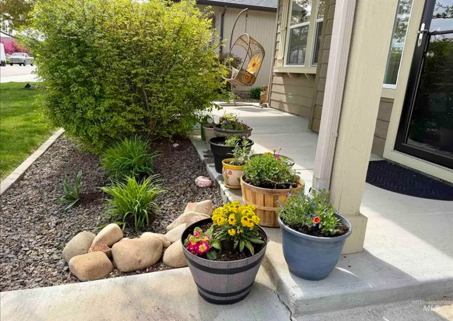 310 S Voyage Ave, Caldwell, ID 83605 - #2