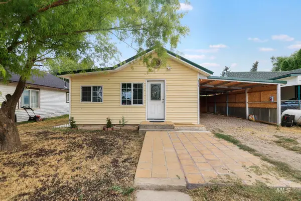 230 2nd St, Hazelton, ID 83335