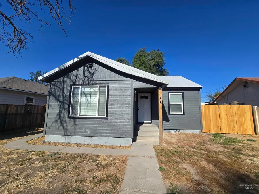 265 Nw 4th St, Ontario, OR 97914 - #2