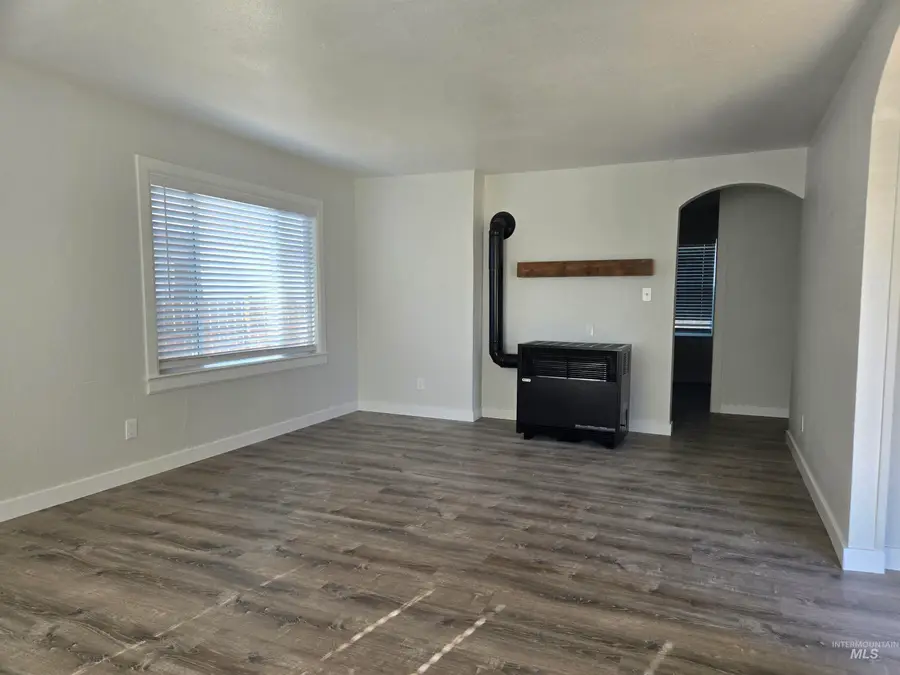 265 Nw 4th St, Ontario, OR 97914 - #3