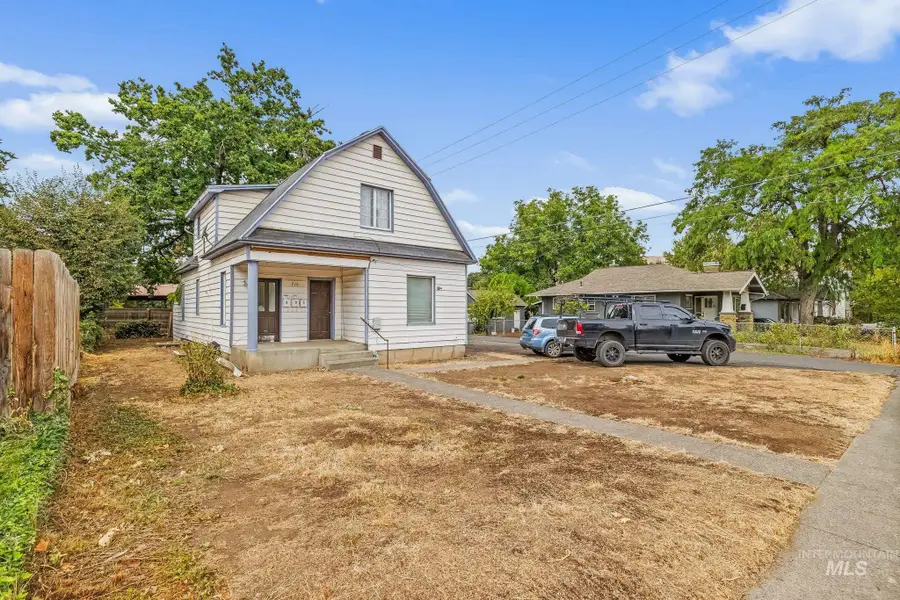 716 10th St, Lewiston, ID 83501 - #3