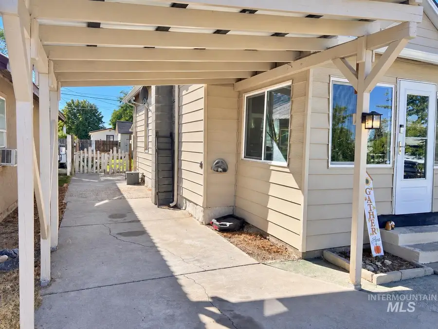 313 Michigan St, Gooding, ID 83330 - #2
