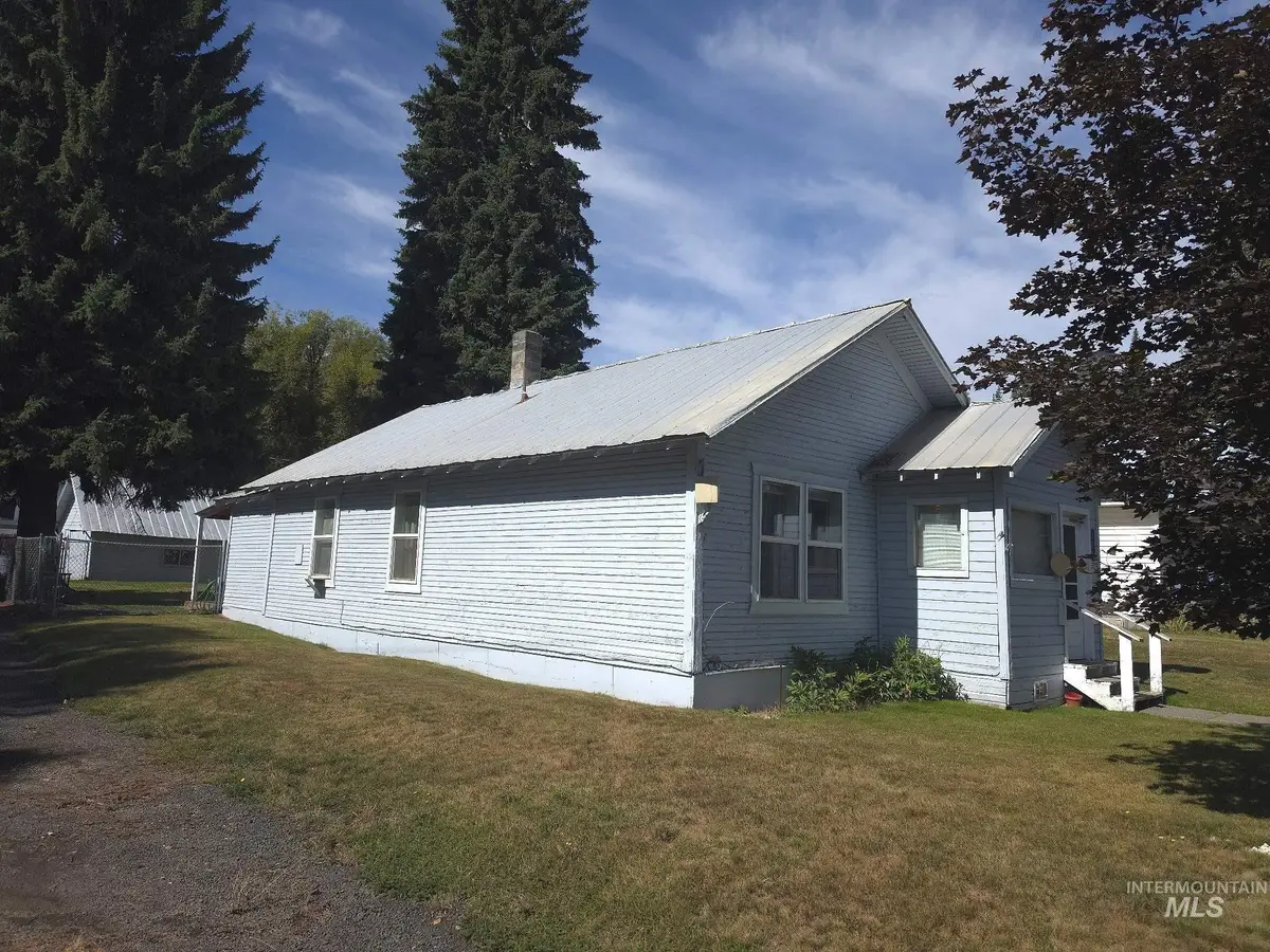 102 N 2nd St, Elk River, ID 83827 - #1