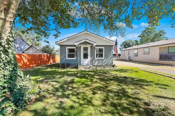 112 S 2nd Ave W, Marsing, ID 83639