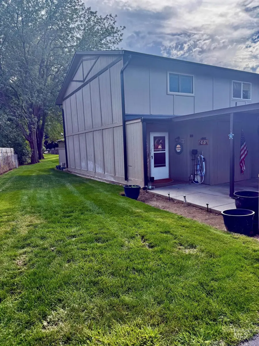 360 N Eagle Glen Ln, Eagle, ID 83616 - #3