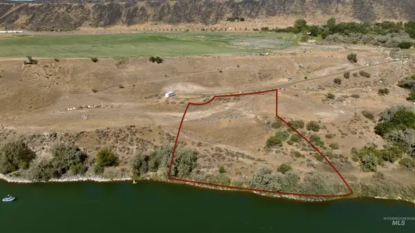 393 Rapid River Ct, Bliss, ID 83314