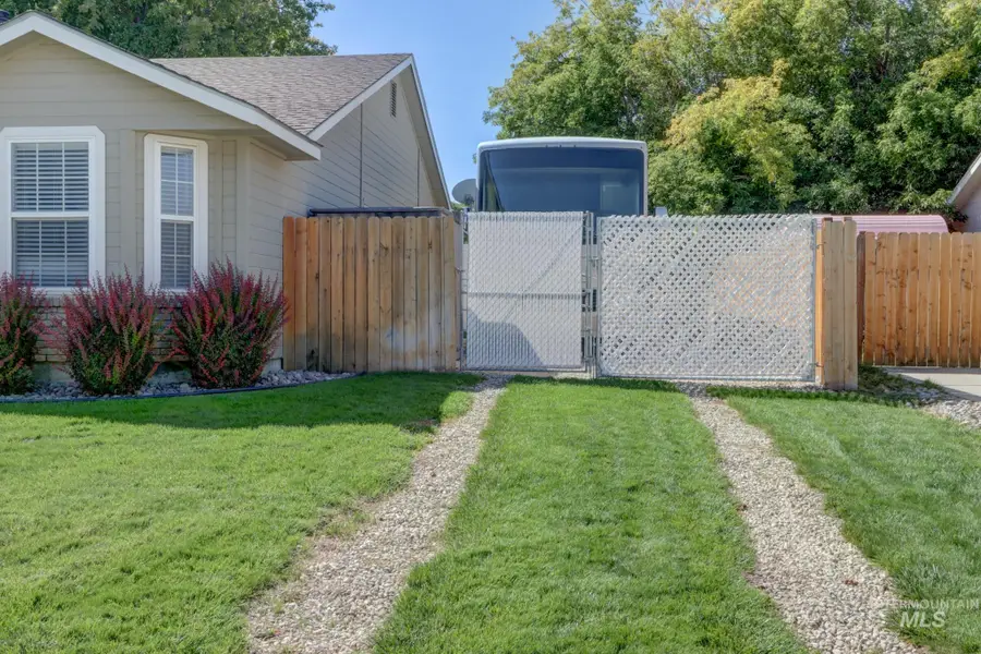 985 W Greenhead St, Meridian, ID 83642 - #3