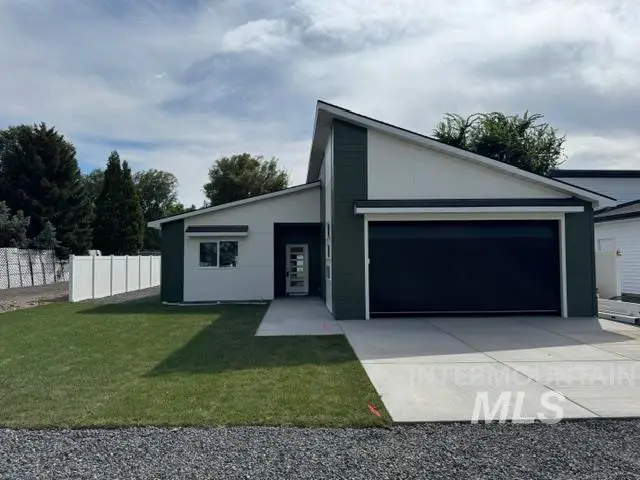 923 Aiken Ave, Buhl, ID 83316 - #1
