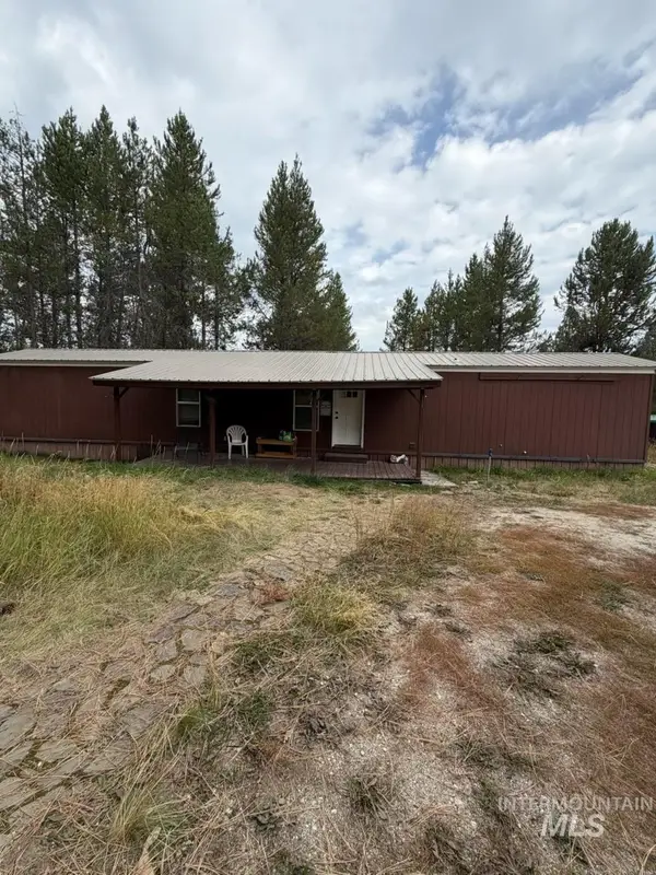 83 W Prospectors Dr, Cascade, ID 83611