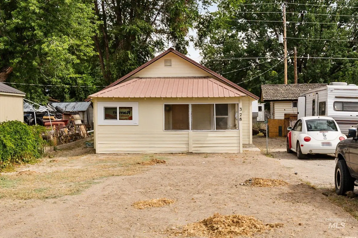 328 W Owyhee Ave, Homedale, ID 83628 - #1