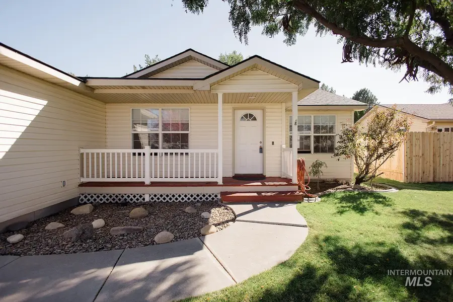 111 NE Victor Gust Dr, Mountain Home, ID 83647 - #2