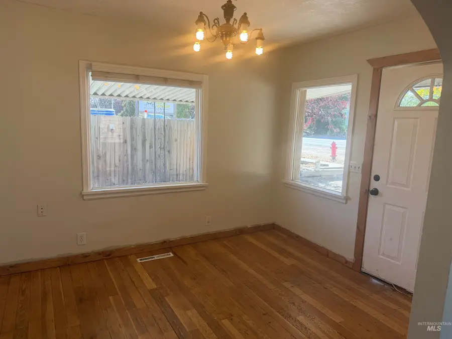 1010 W Avalon St, Kuna, ID 83634 - #2