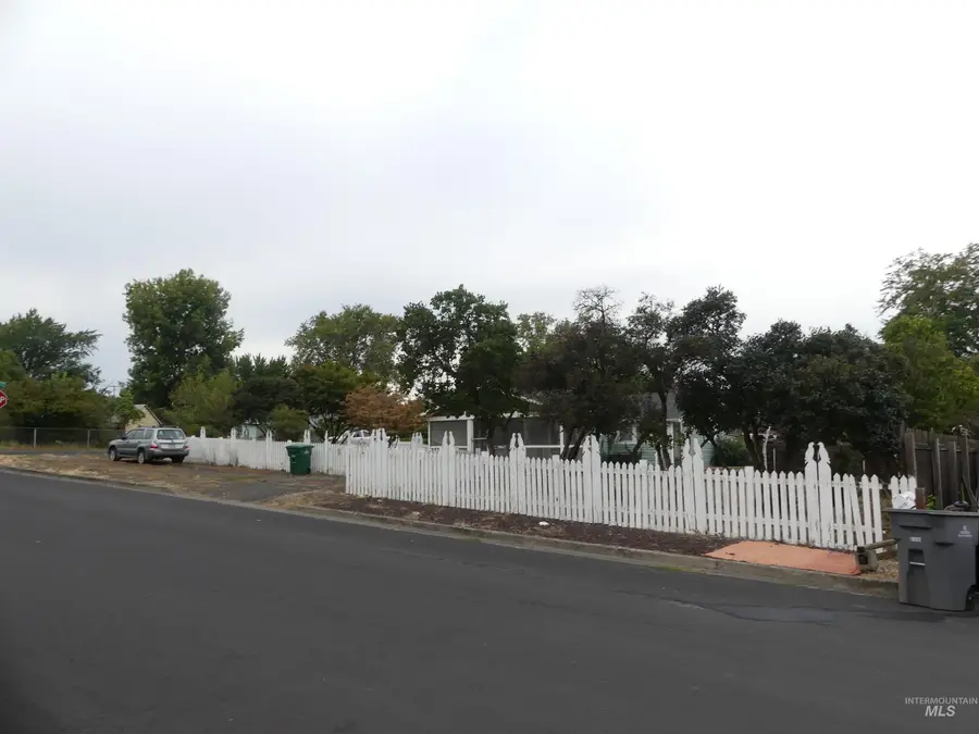 1428 18th St, Lewiston, ID 83501 - #3