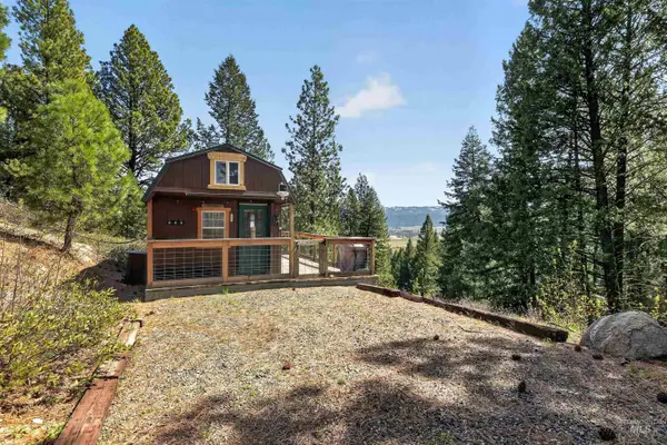 506 Hilltop Rd, Cascade, ID 83611