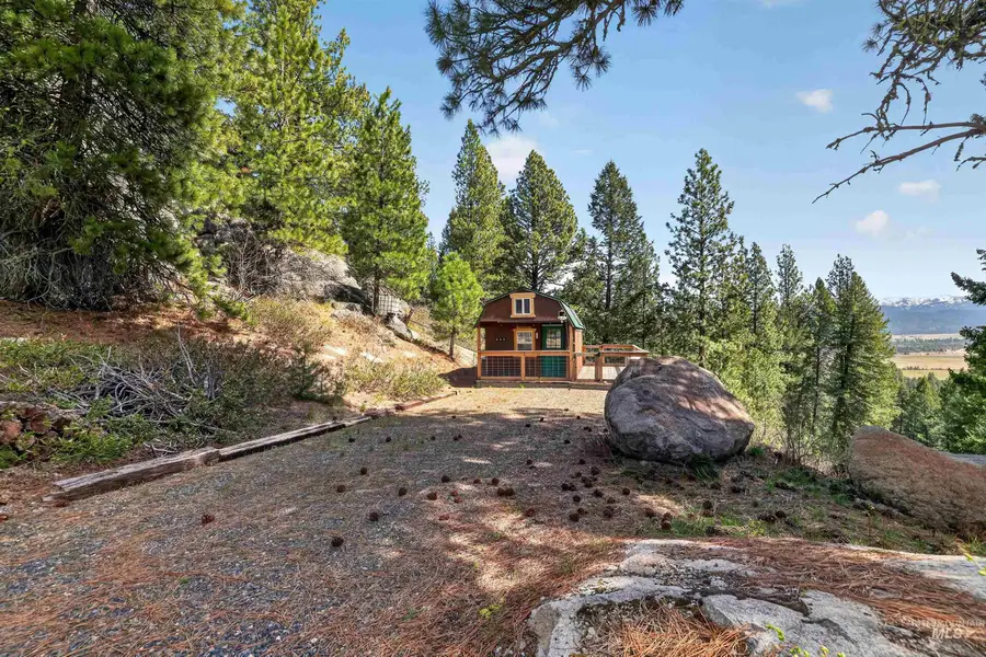 506 Hilltop Rd, Cascade, ID 83611 - #3
