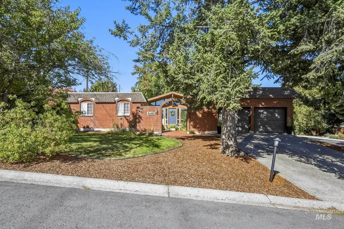 846 Nylarol Street, Moscow, ID 83843 - #1