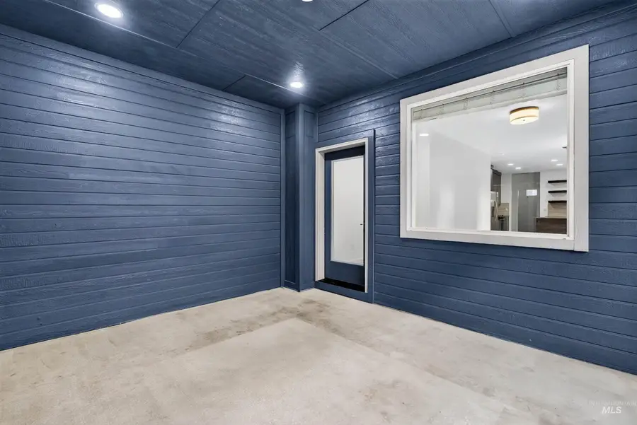 225 E 36th Street, Garden City, ID 83714 - #3