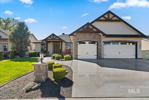 925 W Mollywood Dr, Nampa, ID 83686
