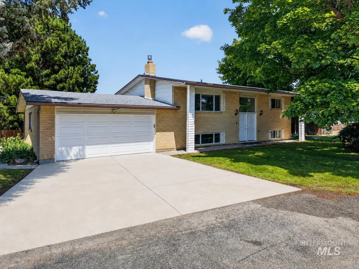 2590 S Cloverdale Rd, Boise, ID 83709 - #1