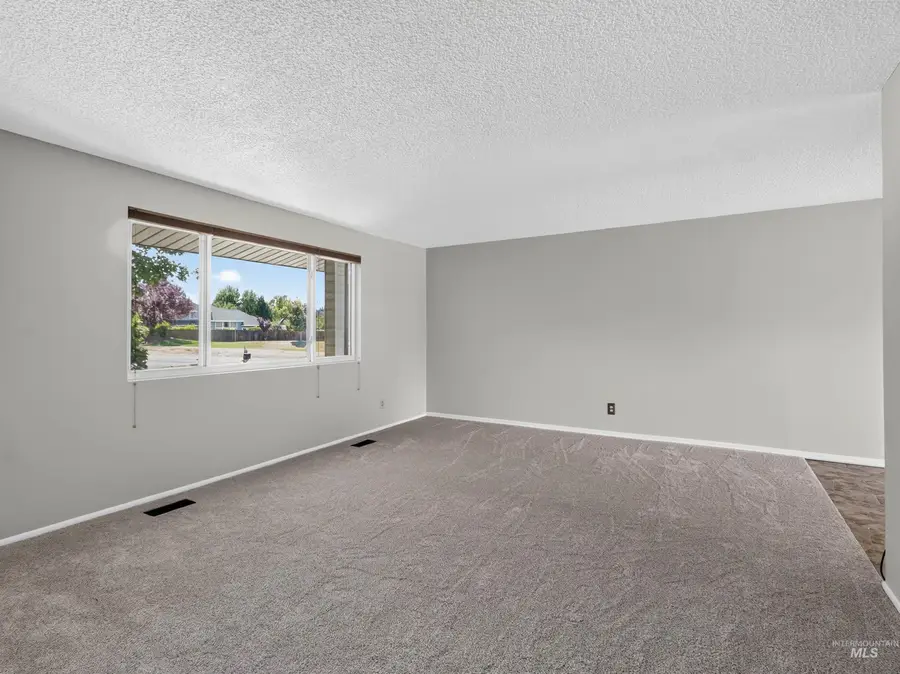 2590 S Cloverdale Rd, Boise, ID 83709 - #3