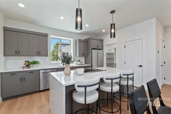 1709 S Federal Way, Boise, ID 83705