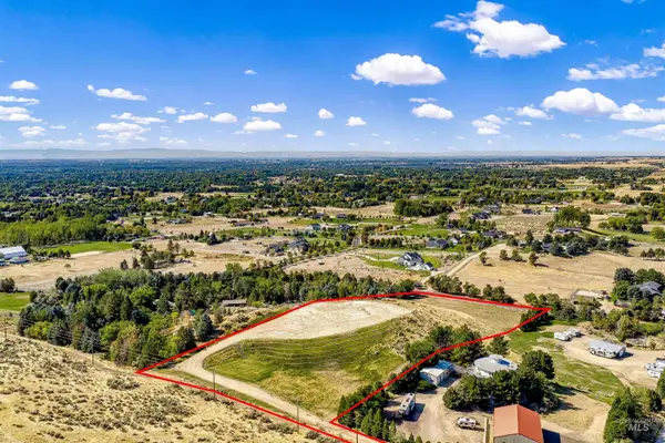 4444 N Willow Creek Rd, Eagle, ID 83616