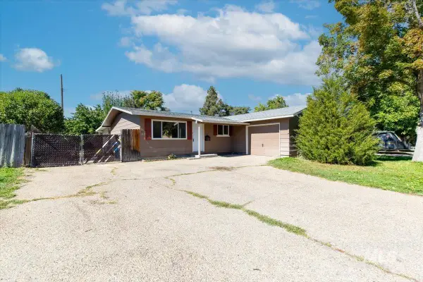 45 S Westwood St, Nampa, ID 83651