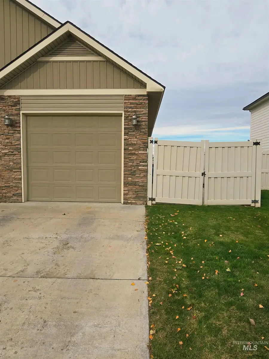1633 Hickory Ave, Fruitland, ID 83619 - #2