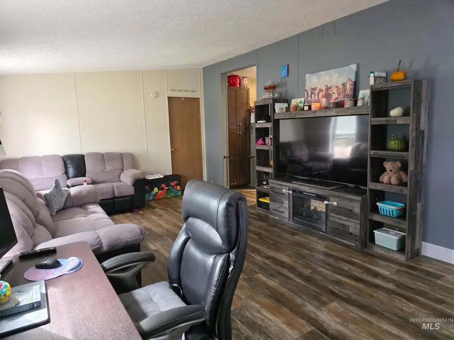 13821 Gary Ln, Caldwell, ID 83607 - #3