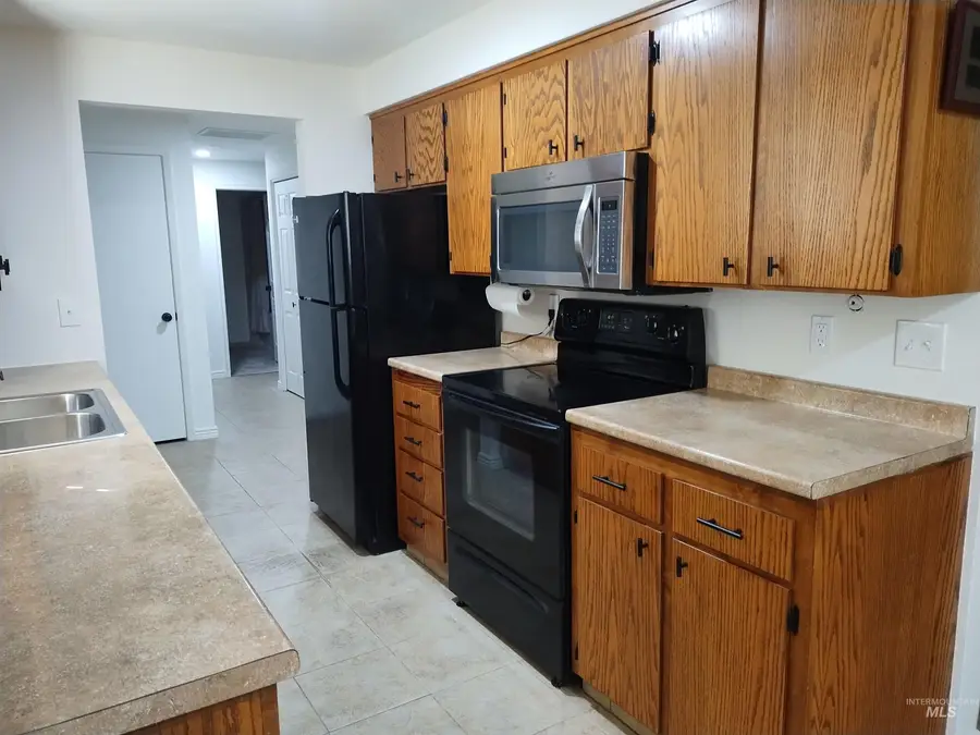 2594 SW 2nd Ave, Ontario, OR 97914 - #3