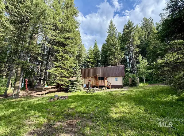 8 Kathleen Way, Cascade, ID 83611