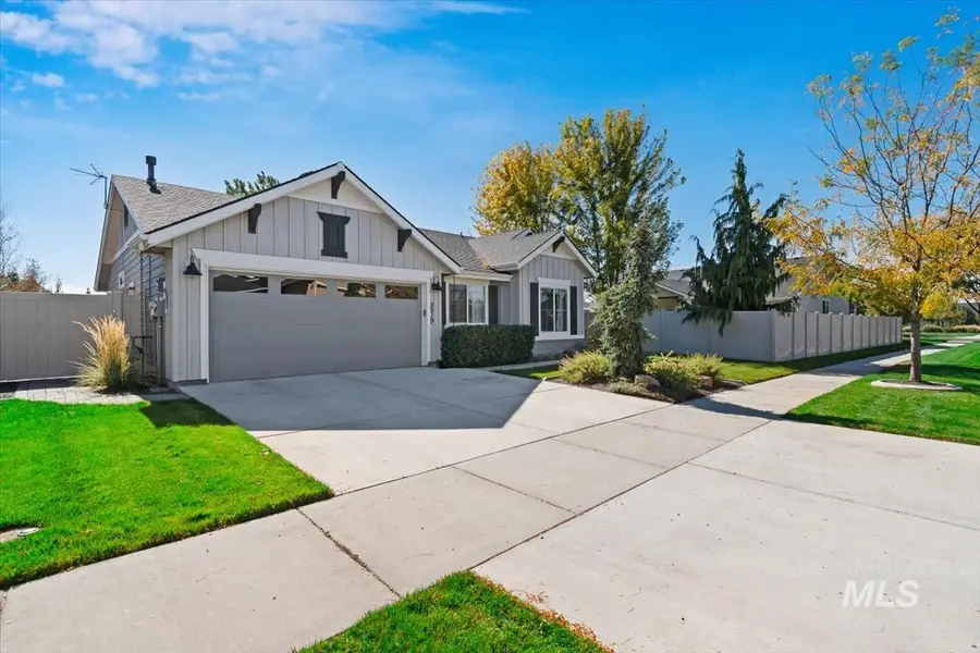 5519 W Los Flores St, Meridian, ID 83646 - #2