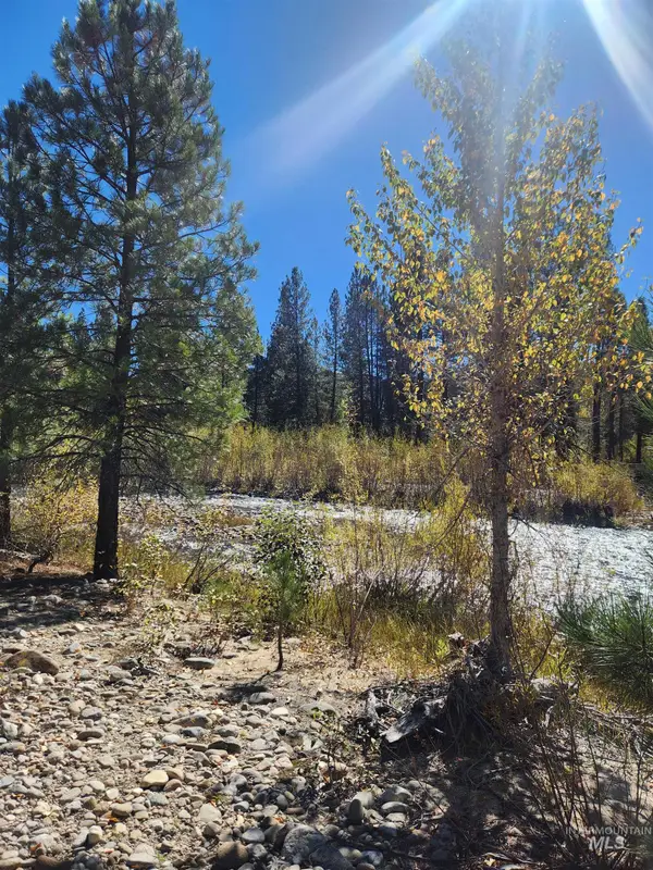 TBD E River Drive, Featherville, ID 83647