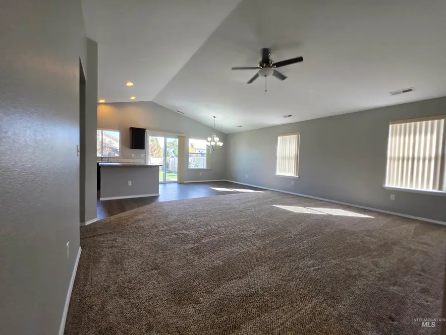 2080 N Swainson Ave, Meridian, ID 83646 - #3
