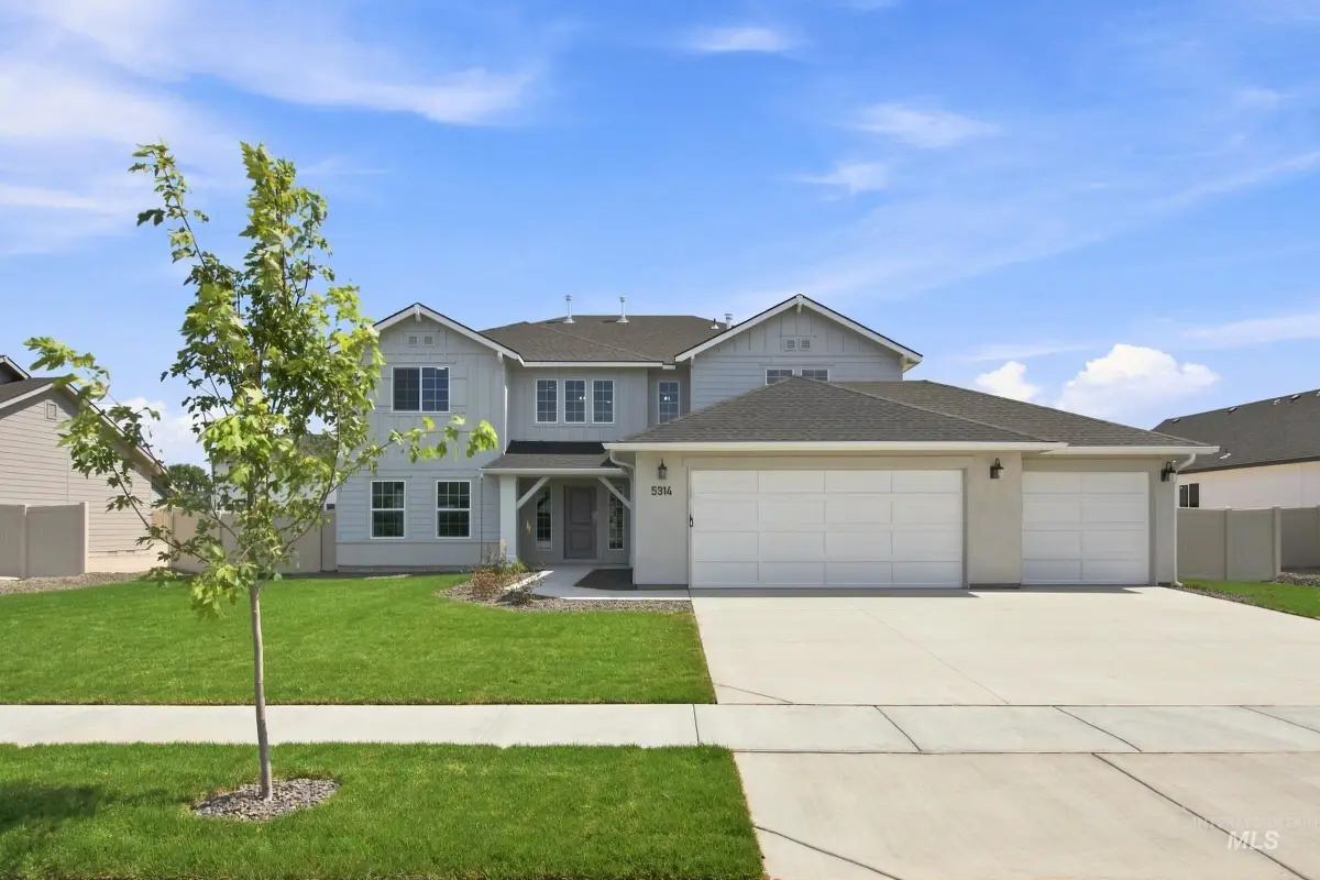 746 SW Jayhawk St, Mountain Home, ID 83647 - #1