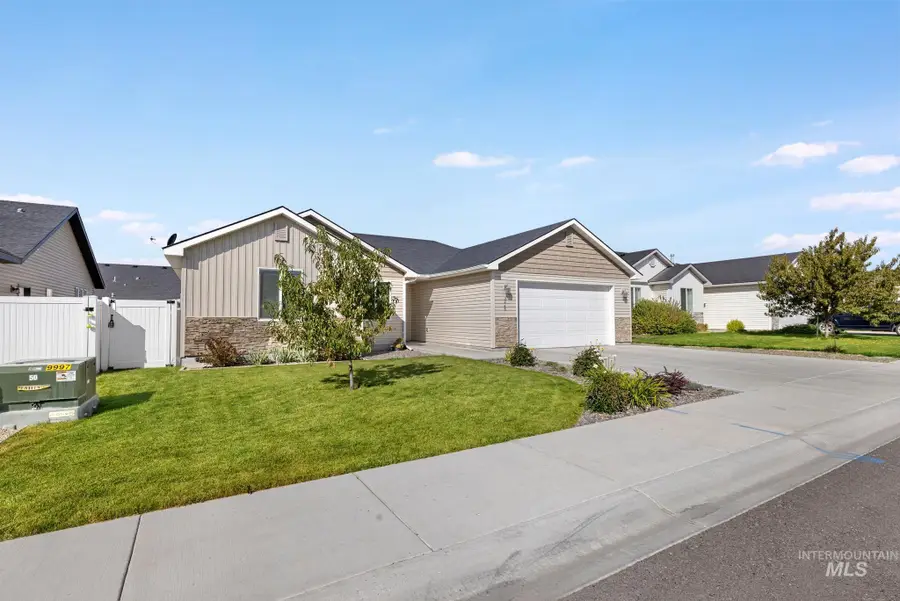 2448 Raven Ave, Burley, ID 83318 - #2