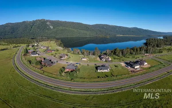 13145 Hawks Bay Rd, Donnelly, ID 83615