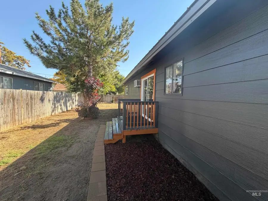 448 NW 4th St, Ontario, OR 97914 - #2