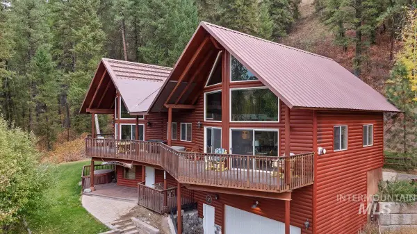 2476 N Pine Featherville Rd, Pine, ID 83647