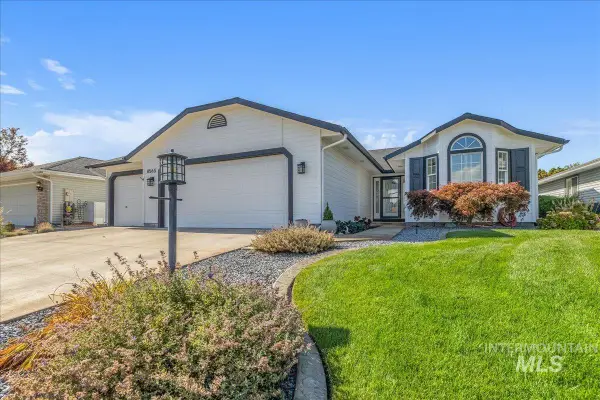 8565 N Willowdale Dr, Garden City, ID 83714