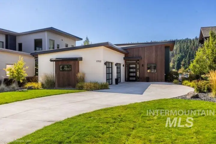 1702 W Bellerive Ln, Coeur Dalene, ID 83814 - #2