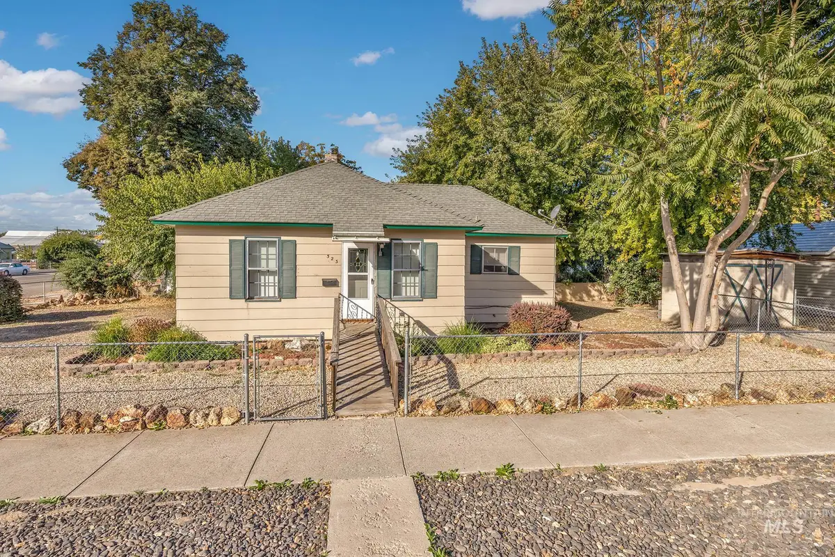 323 E 4th St, Weiser, ID 83672 - #1