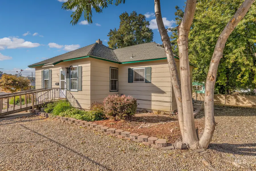 323 E 4th St, Weiser, ID 83672 - #3