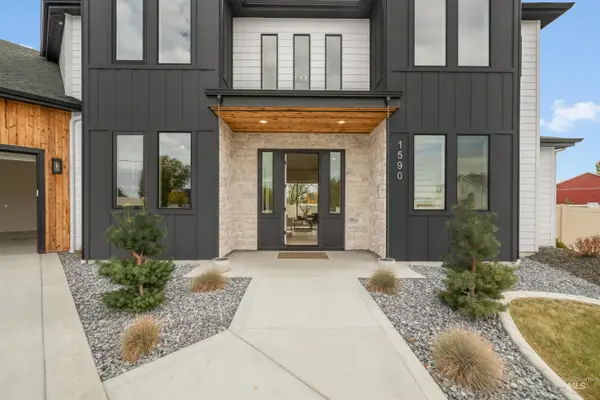 1590 N Watershed Ln, Star, ID 83669