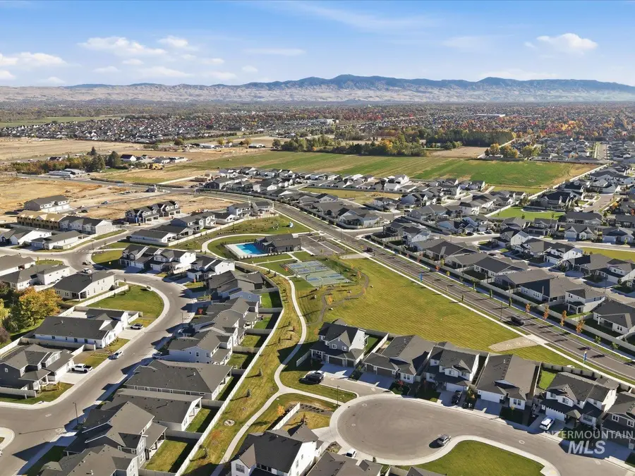 6305 W Parachute Dr, Meridian, ID 83646 - #3